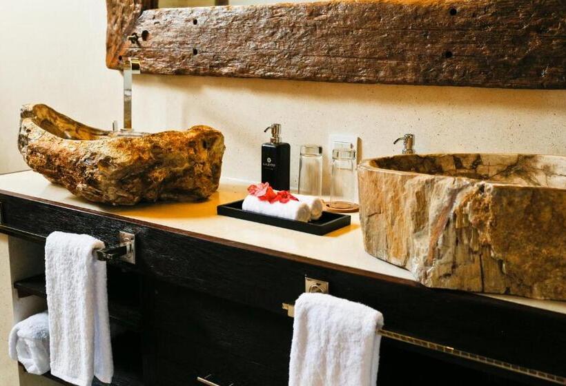 プールの見えるデラックスルーム, Kaleydo Villas