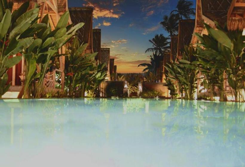 プールビューのデラックストリプルルーム, Kaleydo Villas