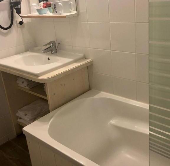 غرفة قياسية رباعية, Le Clocher