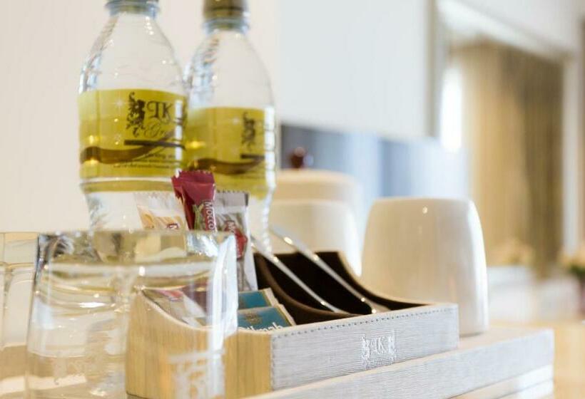 חדר דחוקס עם מיטת קינג, Lk President