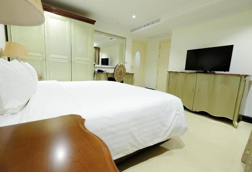 סוויטה עם נוף לעיר, Lk President