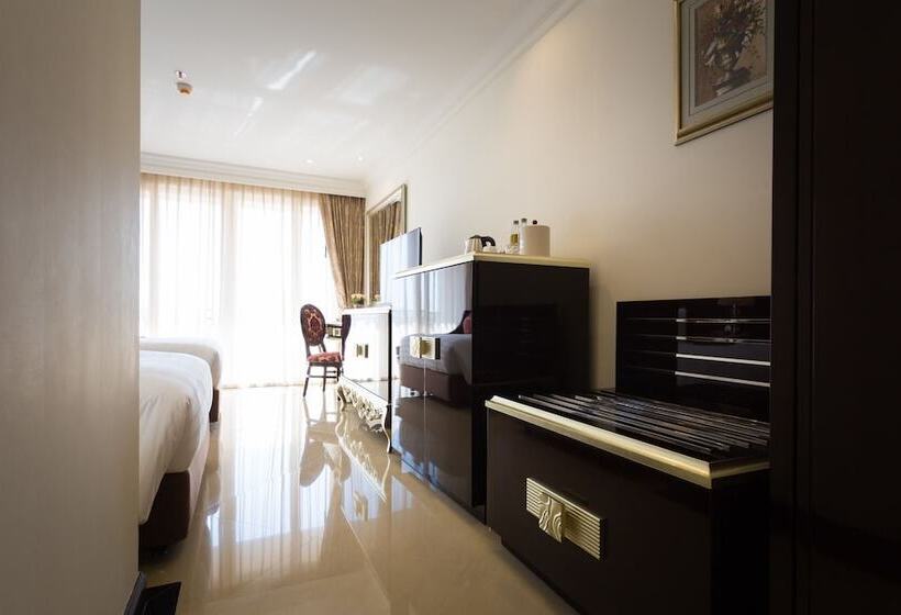 חדר דלוקס, Lk President