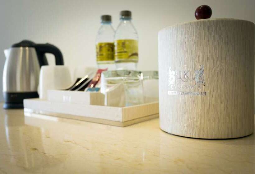 חדר דלוקס, Lk President