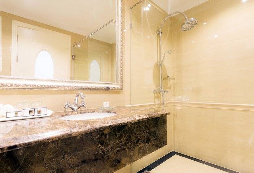 חדר דלוקס, Lk President