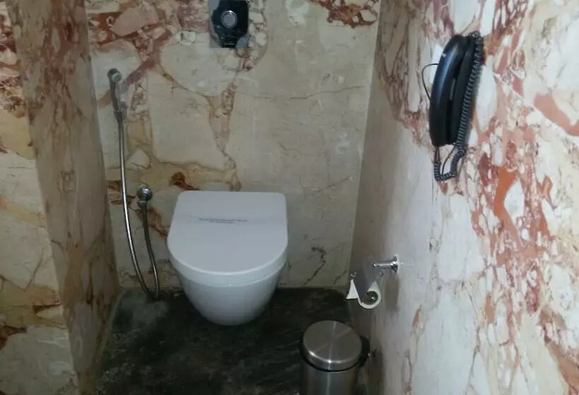 سوئیت رویال, The Spk