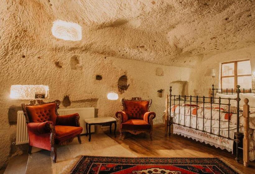 جناح جونيور, Village Cave House