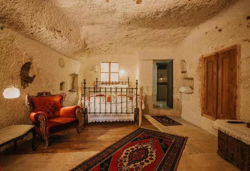 ジュニアスイート, Village Cave House