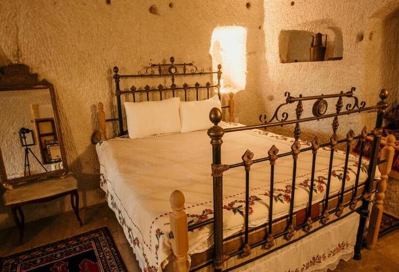 غرفة ديلوكس, Village Cave House
