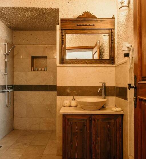 غرفة ديلوكس, Village Cave House