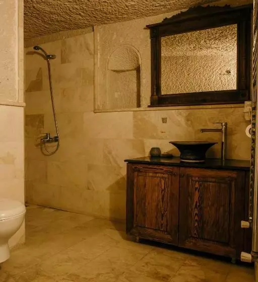 デラックストリプルルーム, Village Cave House