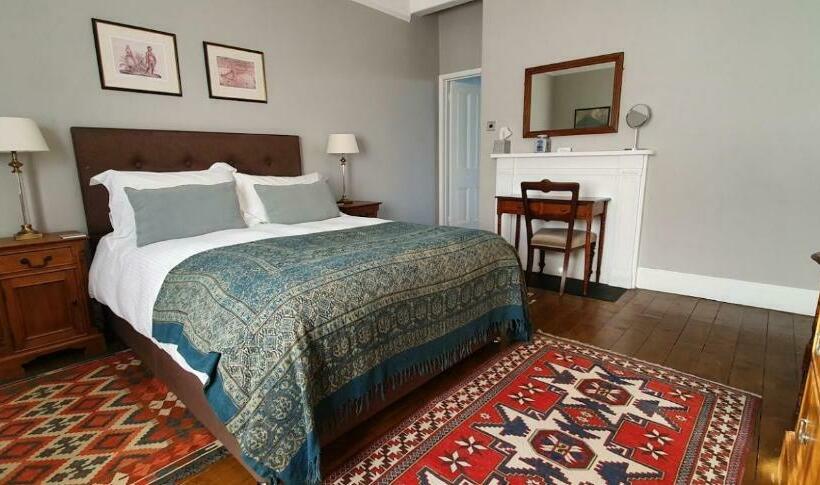 غرفة سوبيريور سرير كينج, The Lions