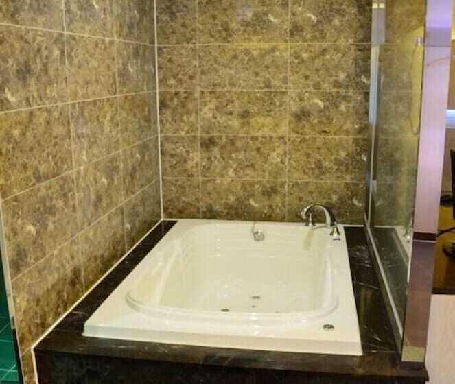 غرفة ديلوكس, Asia