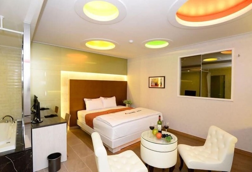 غرفة ديلوكس, Asia