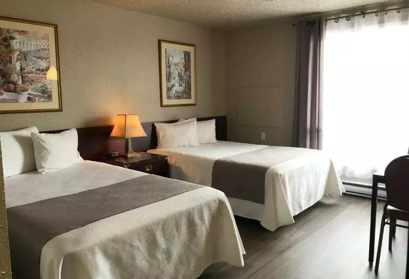 Standard Neljän Hengen Huone Parveke, Hôtel Mingan