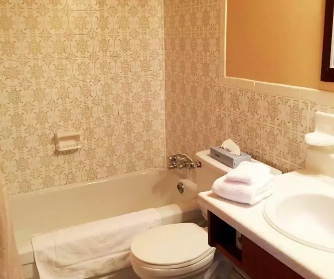 Standard Neljän Hengen Huone Parveke, Hôtel Mingan