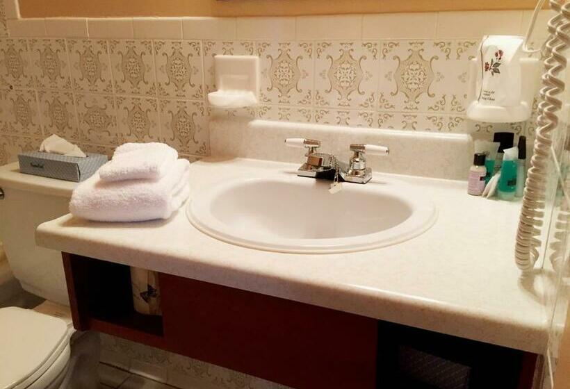 غرفة قياسية رباعية مزودة بشُرفة, Hôtel Mingan