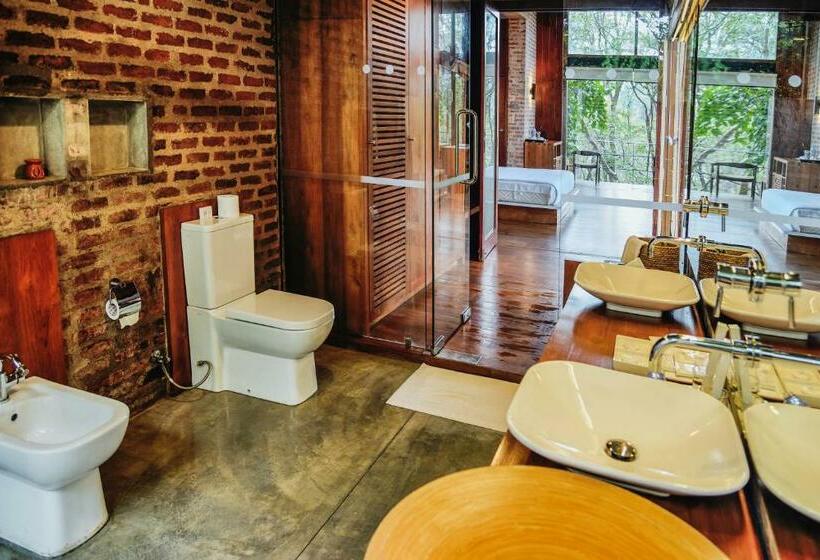 샬레, Kalundewa Retreat