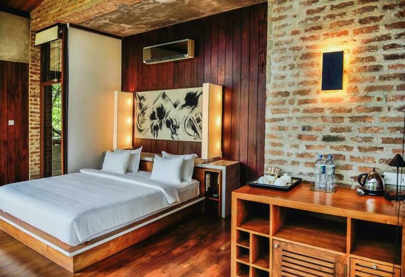 샬레, Kalundewa Retreat