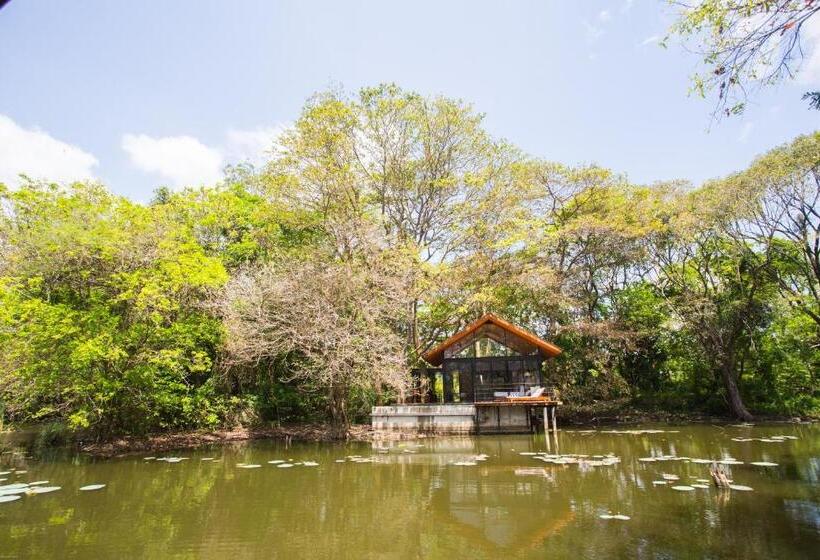 샬레, Kalundewa Retreat