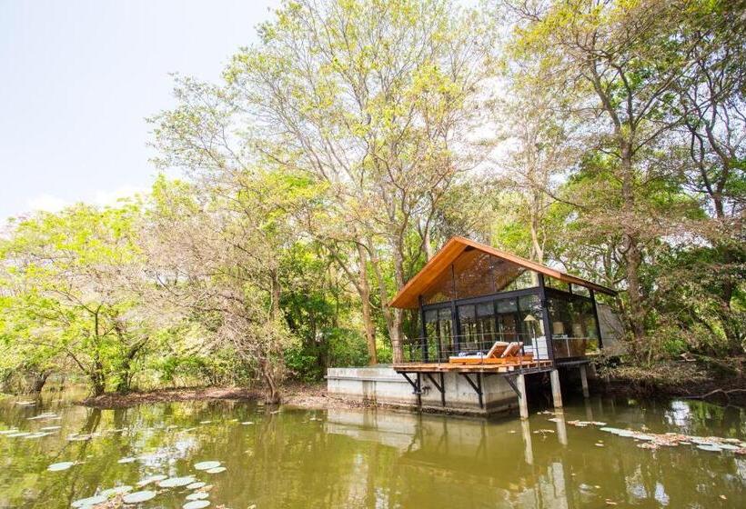 샬레, Kalundewa Retreat