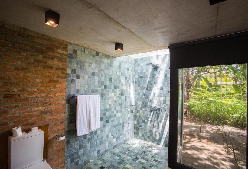 샬레, Kalundewa Retreat