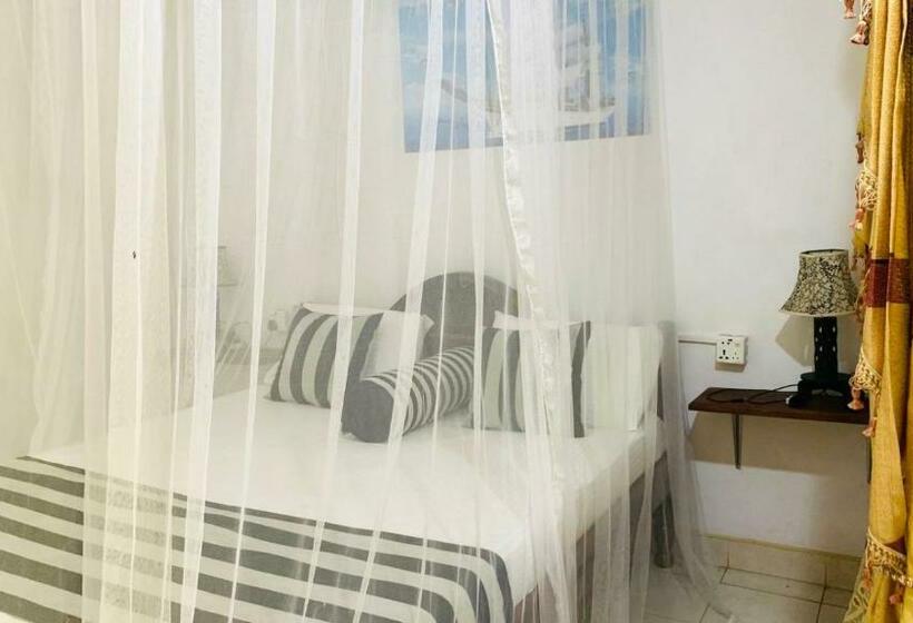 Номер Deluxe, Sisira Natural Lodge   Sigiriya