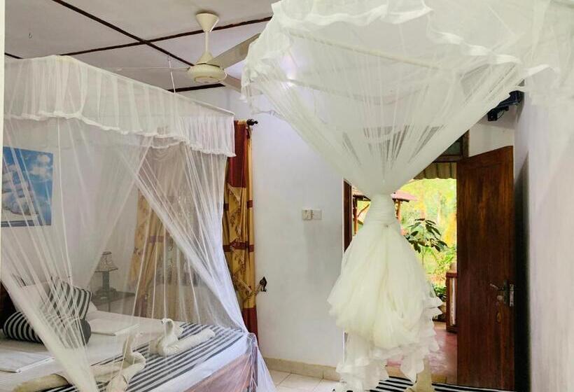 Трехместный Номер Deluxe, Sisira Natural Lodge   Sigiriya