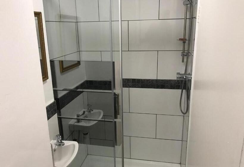 غرفة قياسية, The Victoria