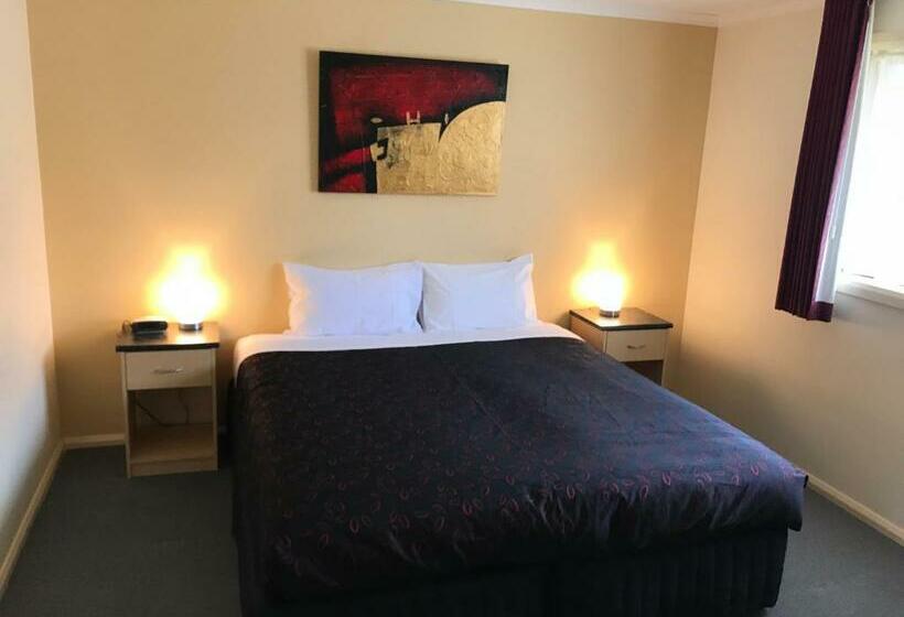 شقة غرفتين, Sportsmans Motor Inn