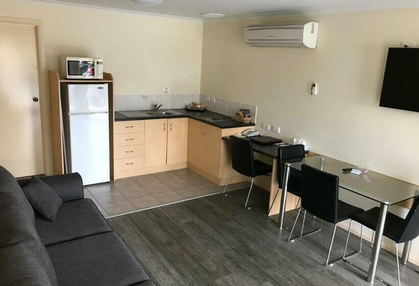 شقة غرفتين, Sportsmans Motor Inn