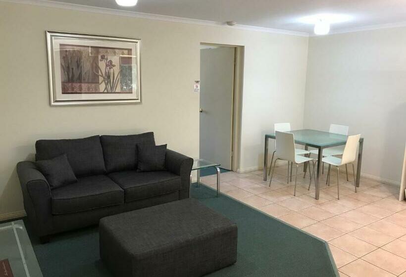 شقة غرفة واحدة, Sportsmans Motor Inn