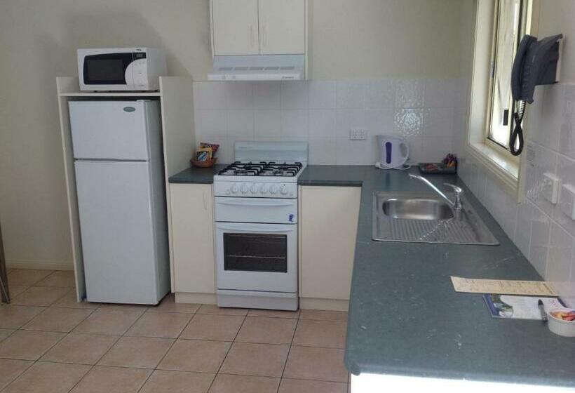 شقة غرفة واحدة, Sportsmans Motor Inn