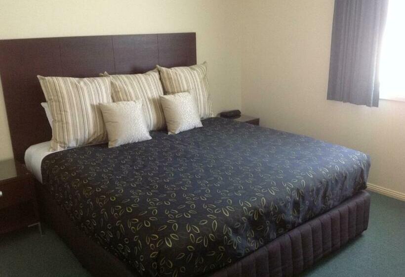 شقة غرفة واحدة, Sportsmans Motor Inn