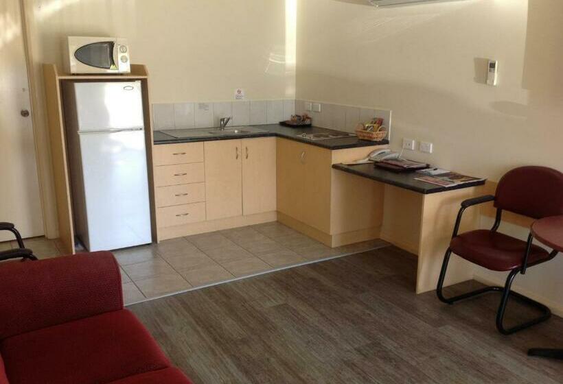 شقة غرفتين, Sportsmans Motor Inn