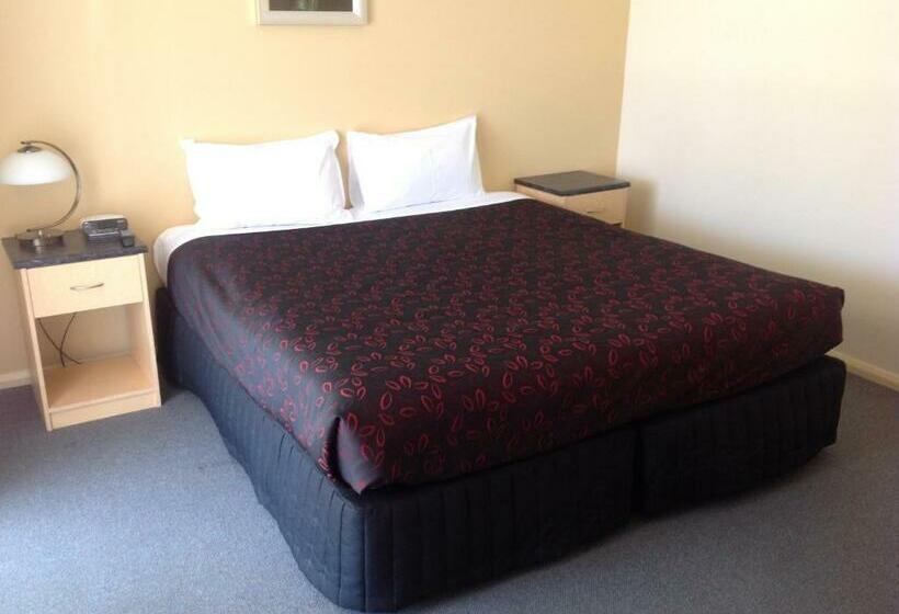 شقة غرفتين, Sportsmans Motor Inn