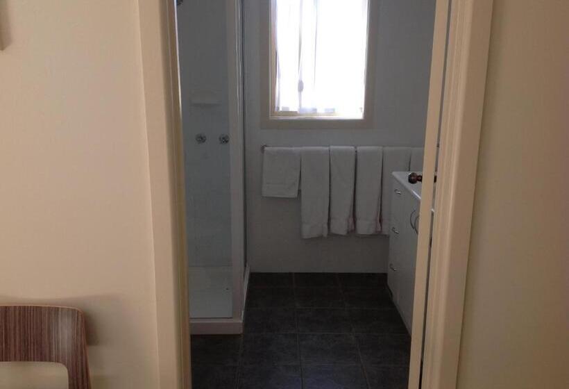 شقة غرفتين, Sportsmans Motor Inn