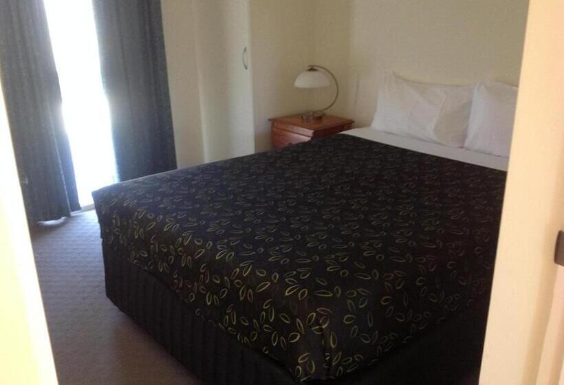 شقة غرفتين, Sportsmans Motor Inn