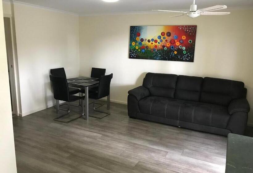 شقة غرفتين, Sportsmans Motor Inn