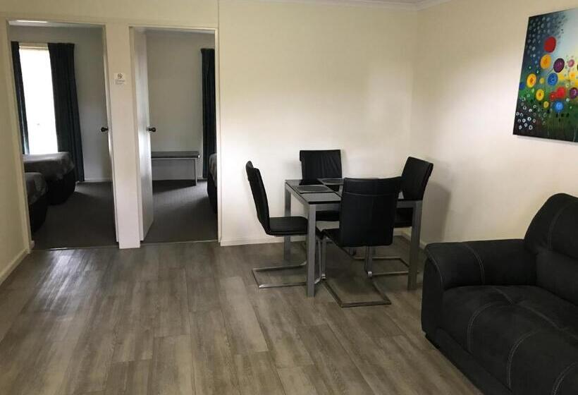 شقة غرفتين, Sportsmans Motor Inn