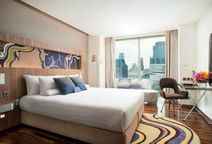 Deluxe Room King Size Bed