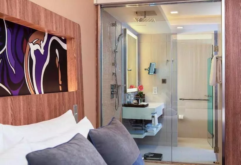 Deluxe Room King Bed & City View