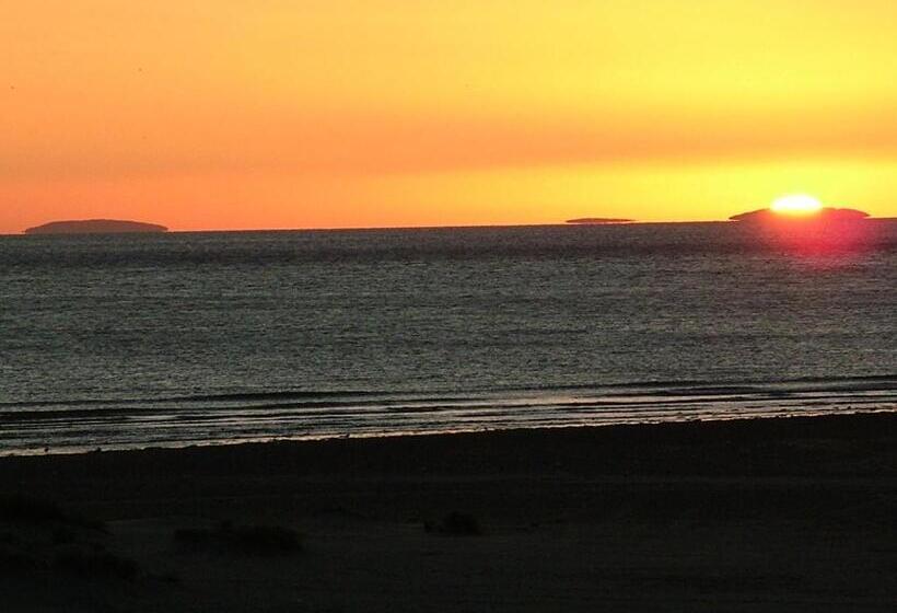 דירת חדר נוף לים, Sunray Apartments