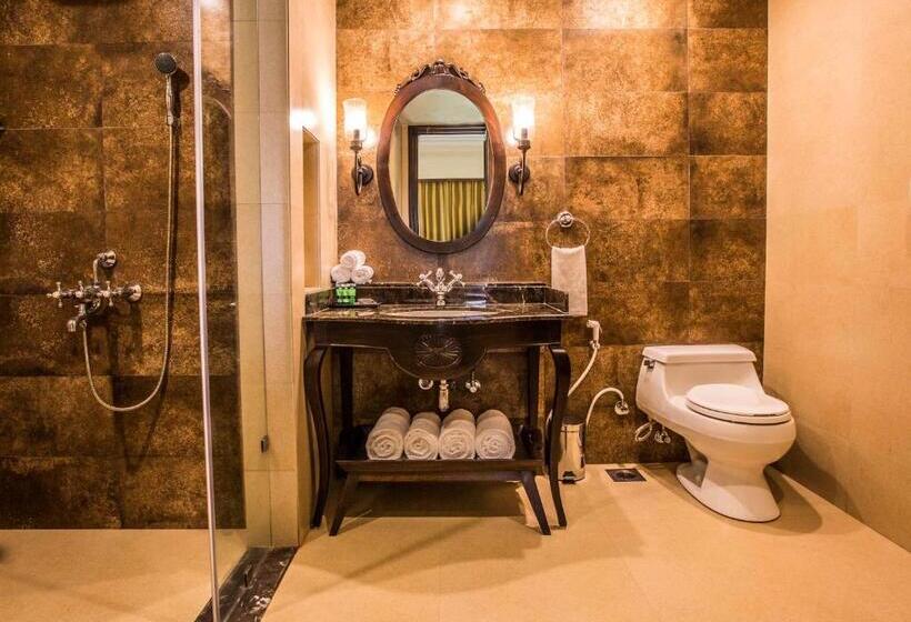 جناح مزوَّد بشرفة, Rhythm Lonavala  An Allsuite Resort