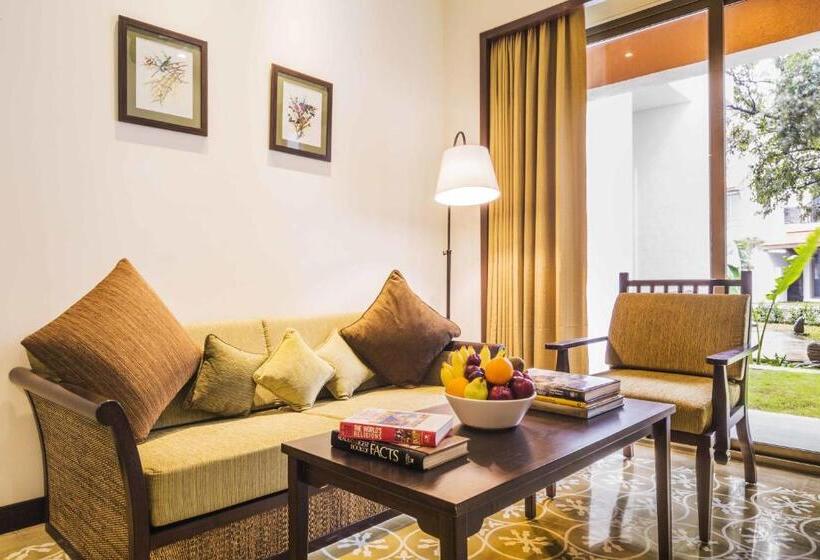 带阳台套房, Rhythm Lonavala  An Allsuite Resort