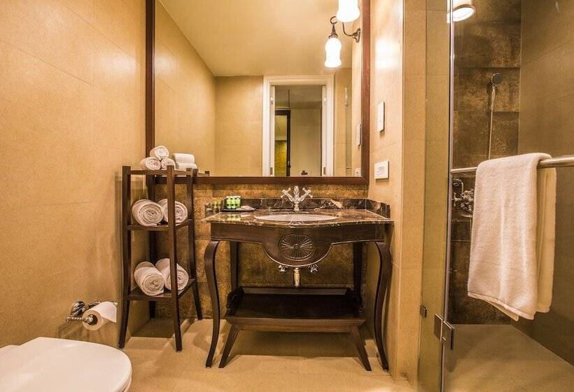 جناح عائلي, Rhythm Lonavala  An Allsuite Resort