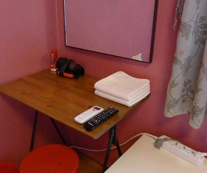 اتاق استاندارد, The House Hostel