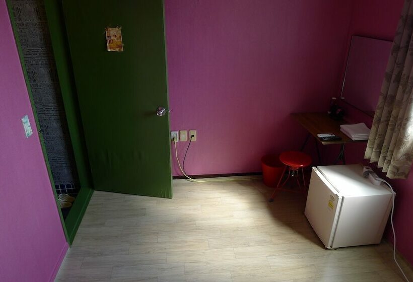 Номер Стандарт, The House Hostel