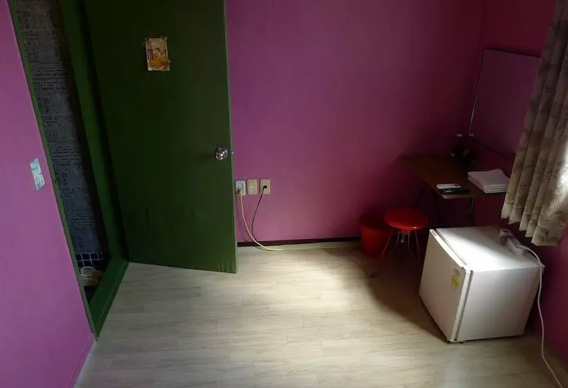 اتاق استاندارد, The House Hostel