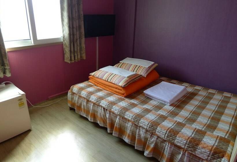 Номер Стандарт, The House Hostel