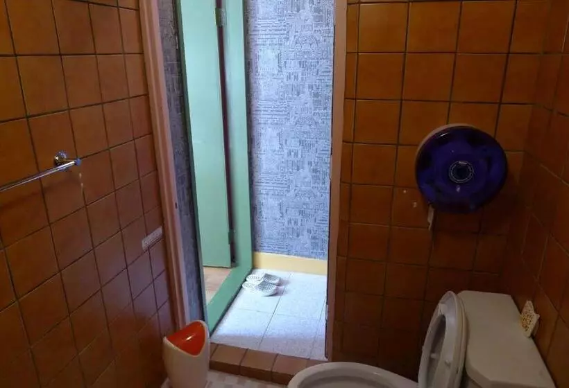 اتاق استاندارد با تخت‌های تاشو, The House Hostel